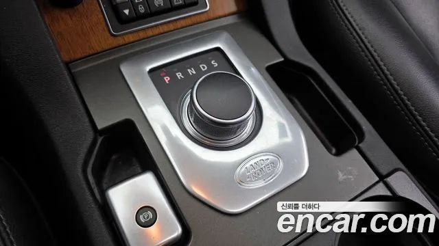 Land Rover Discovery 2015 — фото 9