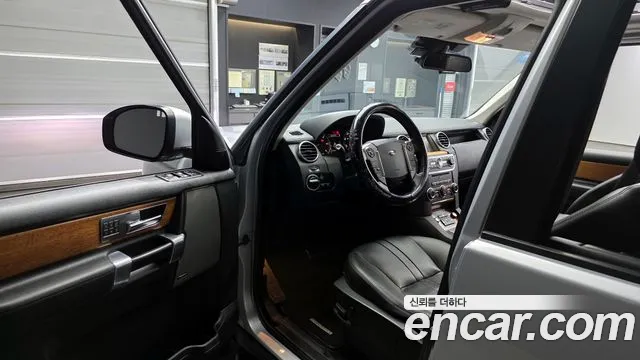 Land Rover Discovery 2015 — фото 10