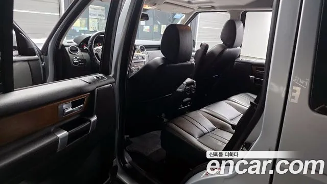 Land Rover Discovery 2015 — фото 11