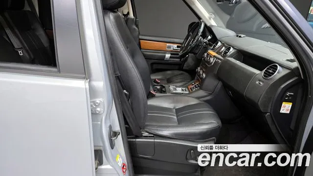 Land Rover Discovery 2015 — фото 12