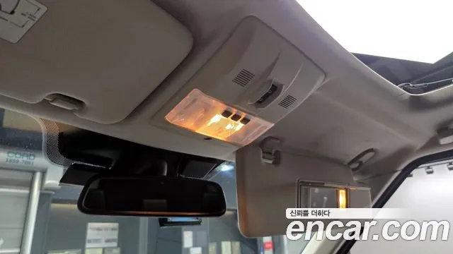 Land Rover Discovery 2015 — фото 18