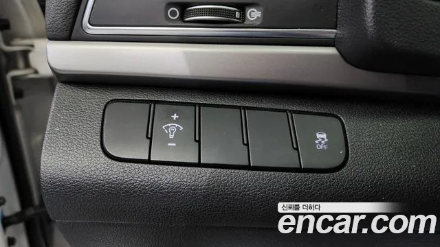 Hyundai AVANTE 2018 — фото 15