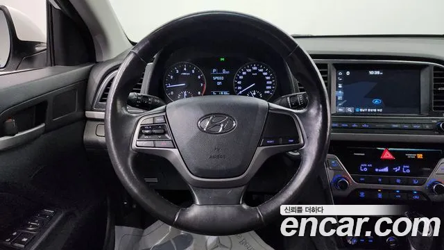 Hyundai AVANTE 2018 — фото 16