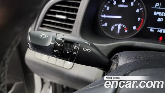 Hyundai AVANTE 2018 — фото 17