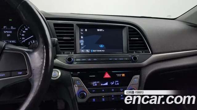 Hyundai AVANTE 2018 — фото 18