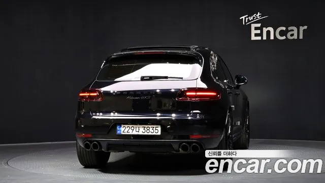 Porsche Macan 2018 — фото 4