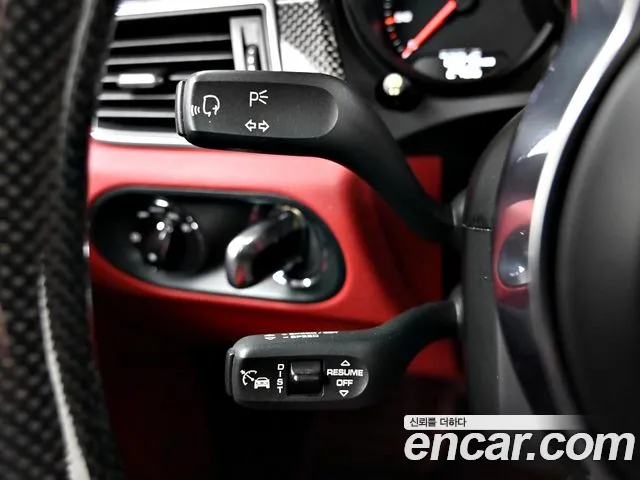Porsche Macan 2018 — фото 17