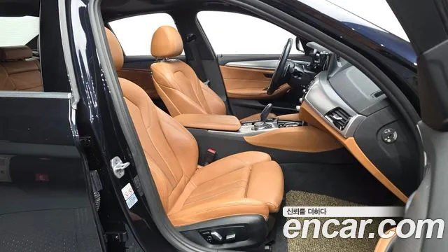 BMW 5-Series 2018 — фото 11