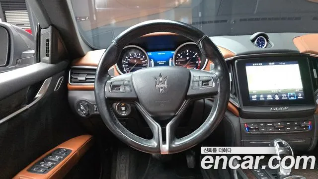 Maserati Ghibli 2018 — фото 12