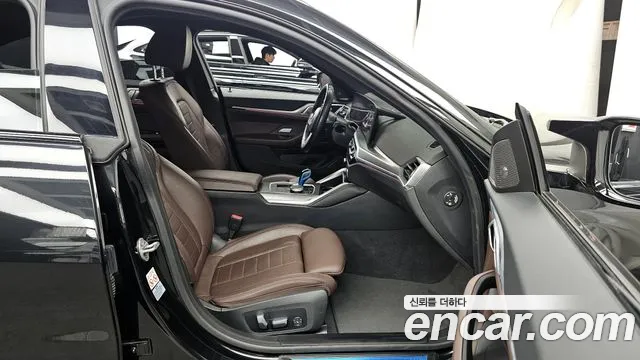 BMW i4 2023 — фото 11