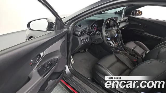 Hyundai Veloster 2023 — фото 10