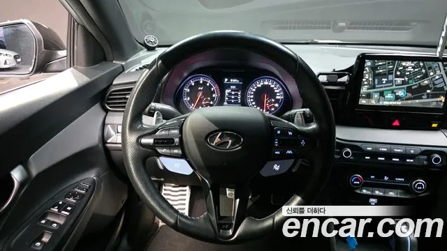 Hyundai Veloster 2023 — фото 13