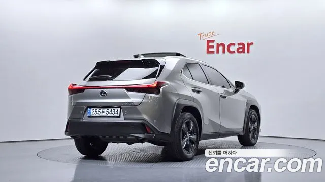 Lexus UX 2025 — фото 2