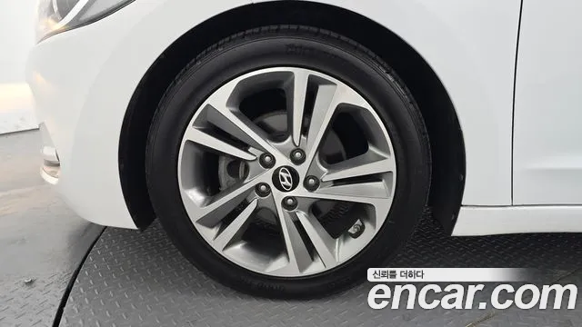 Hyundai AVANTE 2018 — фото 5