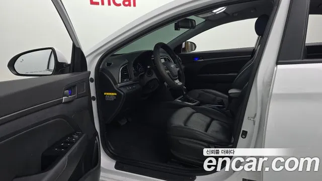 Hyundai AVANTE 2018 — фото 10