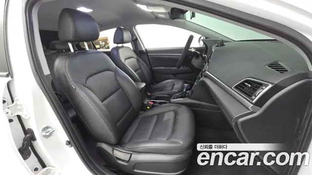 Hyundai AVANTE 2018 — фото 11