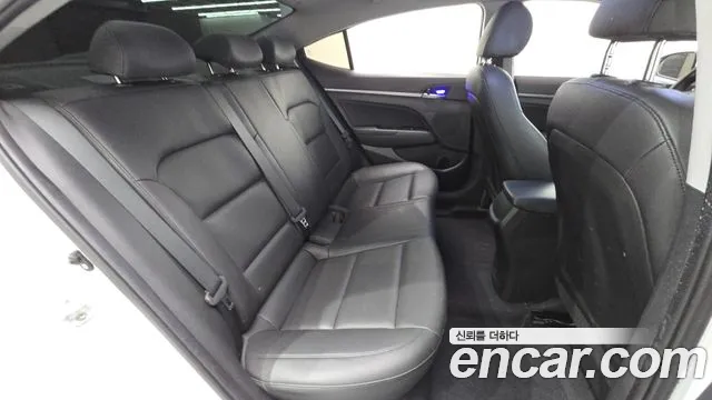 Hyundai AVANTE 2018 — фото 12