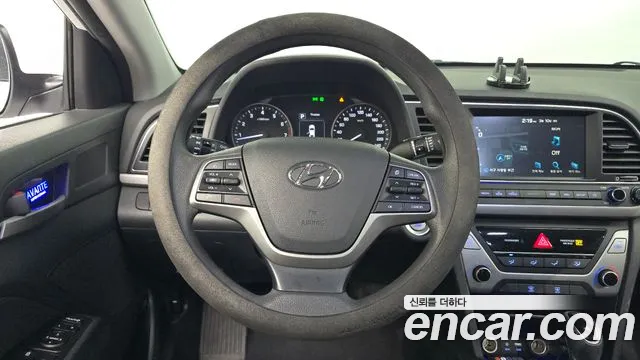 Hyundai AVANTE 2018 — фото 13