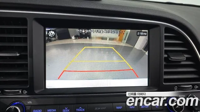 Hyundai AVANTE 2018 — фото 15