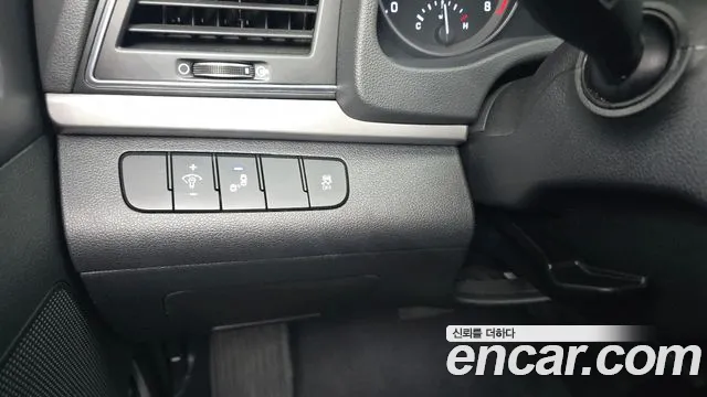 Hyundai AVANTE 2018 — фото 16