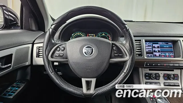 Jaguar XF 2012 — фото 13