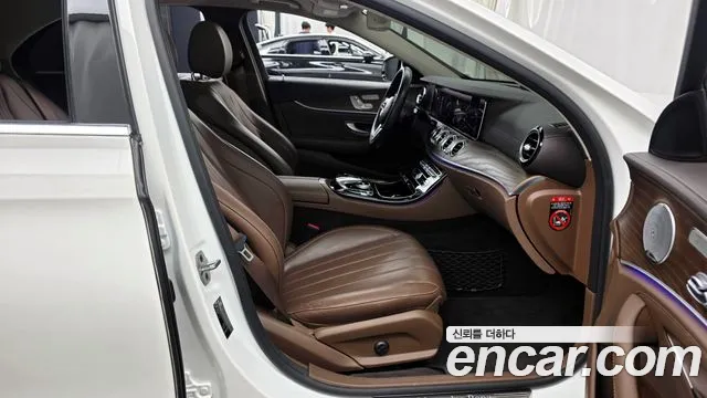 Mercedes-Benz E-Class 2019 — фото 11