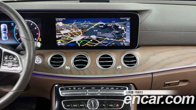 Mercedes-Benz E-Class 2019 — фото 14