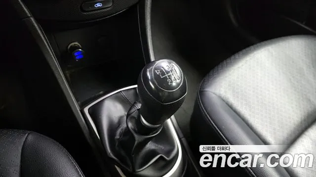 Hyundai Accent 2015 — фото 9