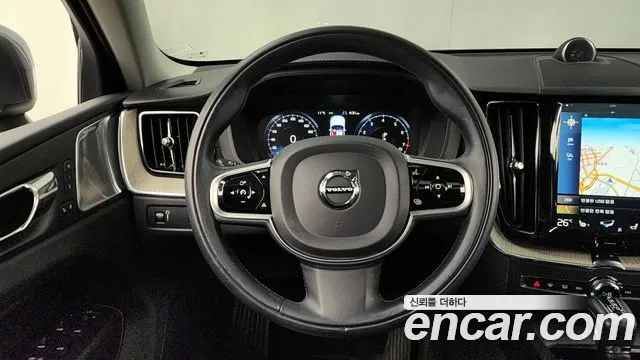 Volvo XC60 2018 — фото 13