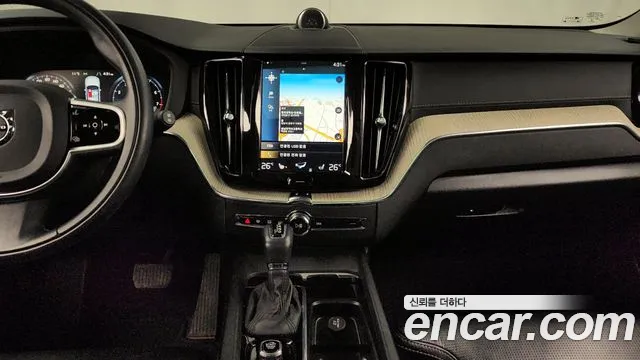 Volvo XC60 2018 — фото 14