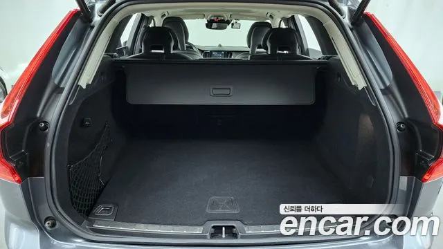 Volvo XC60 2018 — фото 20