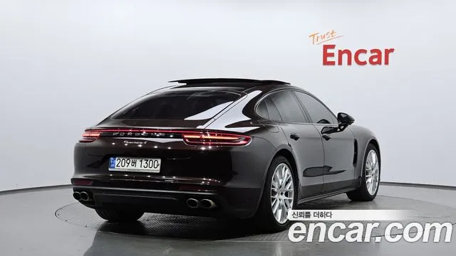 Porsche Panamera 2018 — фото 1