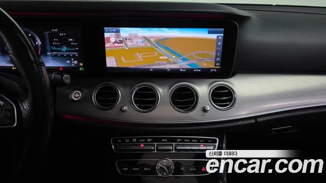 Mercedes-Benz E-Class 2017 — фото 14