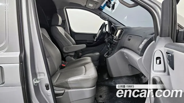Hyundai Starex 2020 — фото 10