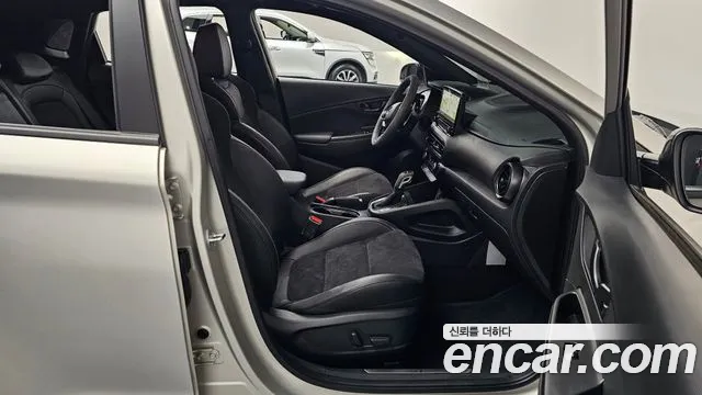 Hyundai Kona 2023 — фото 11