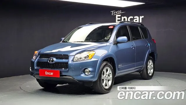Toyota RAV4 2010 — фото 1