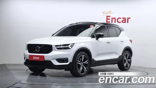 Volvo XC40 2021 — фото 1