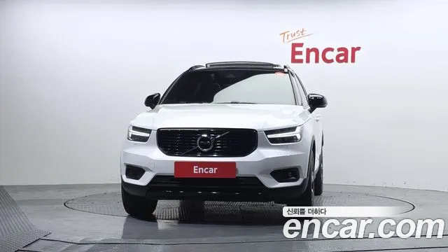 Volvo XC40 2021 — фото 3
