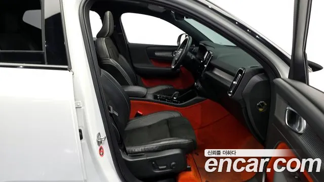 Volvo XC40 2021 — фото 10