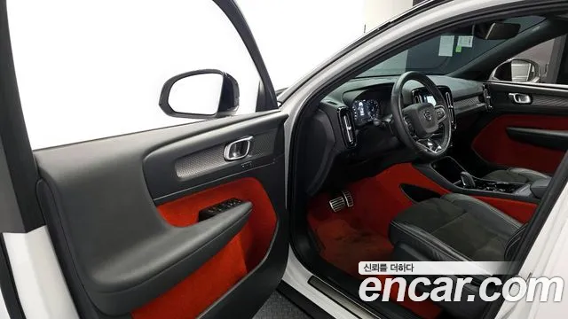 Volvo XC40 2021 — фото 11