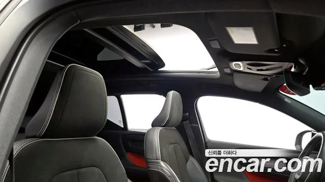 Volvo XC40 2021 — фото 16