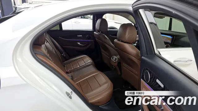 Mercedes-Benz E-Class 2017 — фото 12