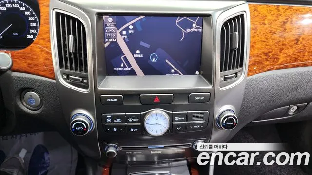 Hyundai Equus 2012 — фото 15