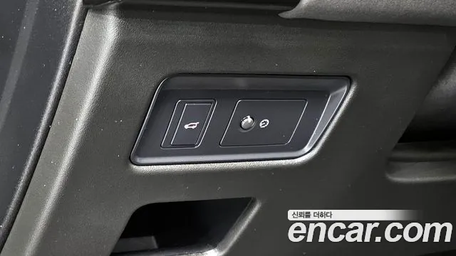 Land Rover Discovery 2019 — фото 17