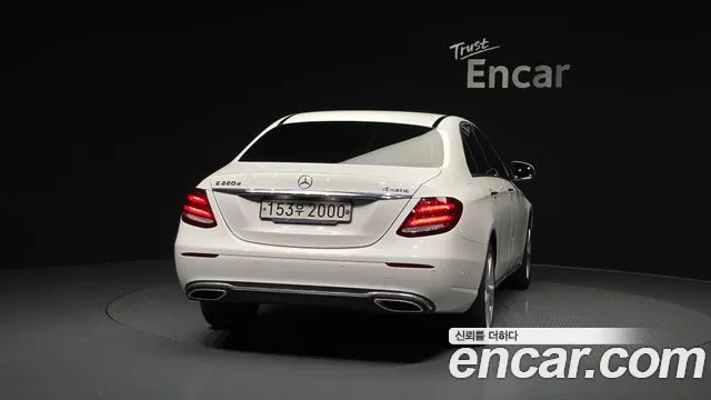 Mercedes-Benz E-Class 2017 — фото 4
