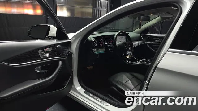 Mercedes-Benz E-Class 2017 — фото 10