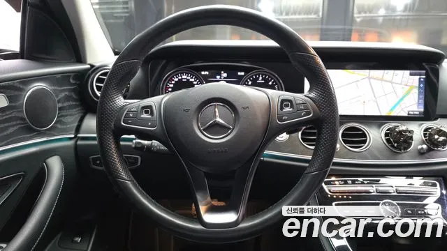Mercedes-Benz E-Class 2017 — фото 13