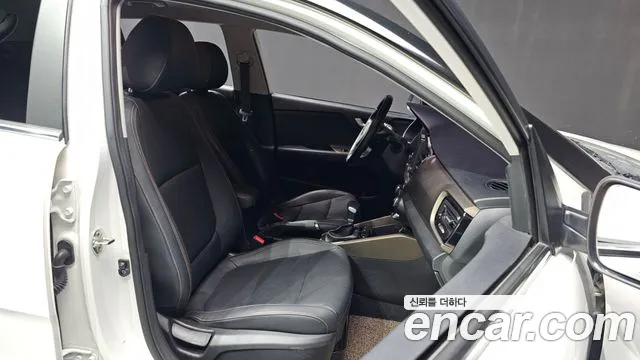 Kia Stonic 2018 — фото 11