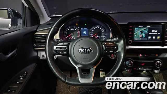 Kia Stonic 2018 — фото 14
