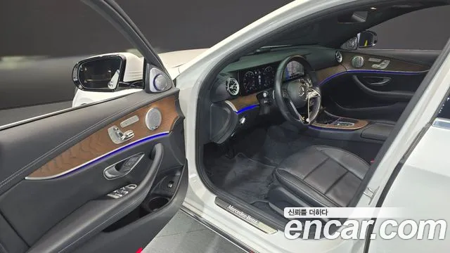 Mercedes-Benz E-Class 2021 — фото 10